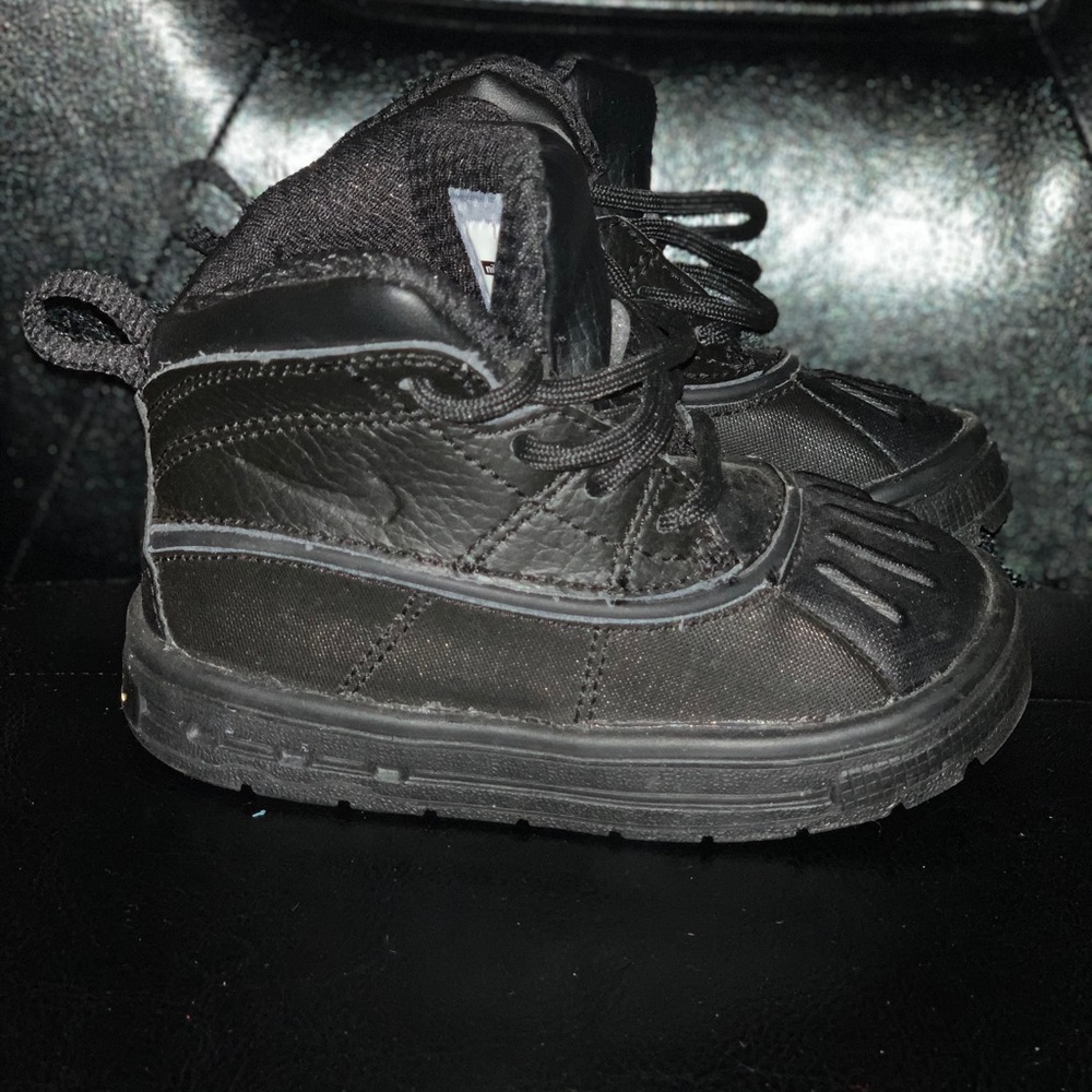 Kids Nike boot/sneakers